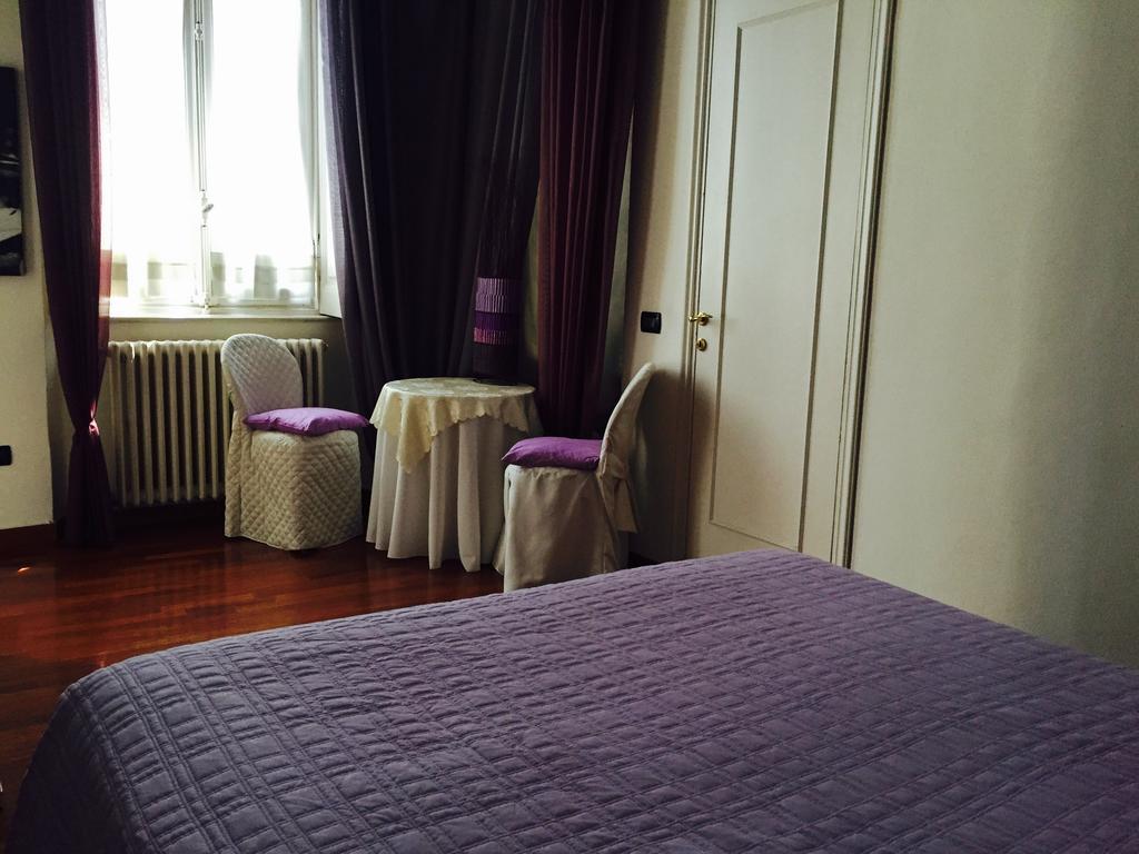 Bed and Breakfast Il Giardino Nascosto Бусто-Арсіціо Номер фото